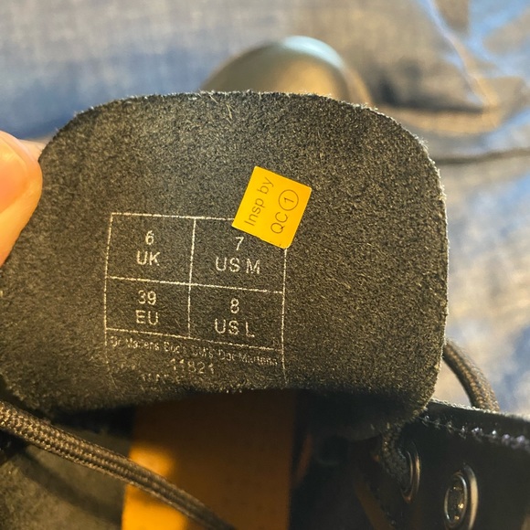 Dr. Martens virginia leather ankle boots, like new condition! - Picture 3 of 5